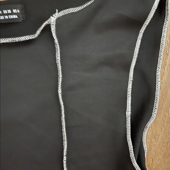 BLACK & WHITE CONTRAST STITCHED CROP TOP - Picture 3 of 4